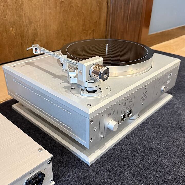 Burmester 175 Turntable, Silver, Demo - Image 10