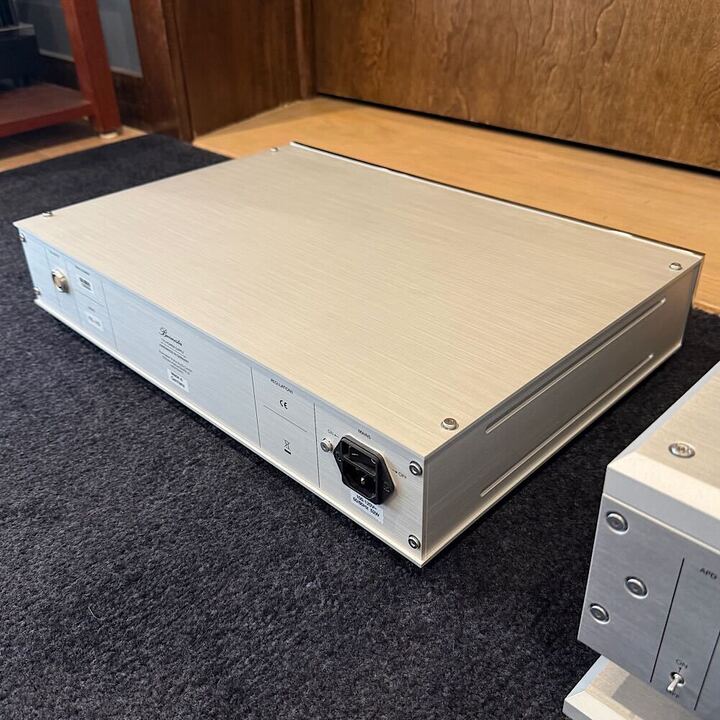 Burmester 175 Turntable, Silver, Demo - Image 11