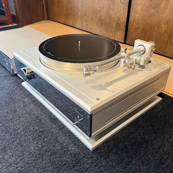 Burmester 175 Turntable, Silver, Demo - Image 2