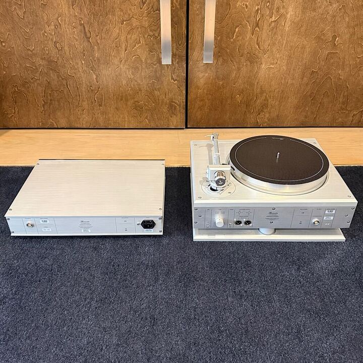 Burmester 175 Turntable, Silver, Demo - Image 7