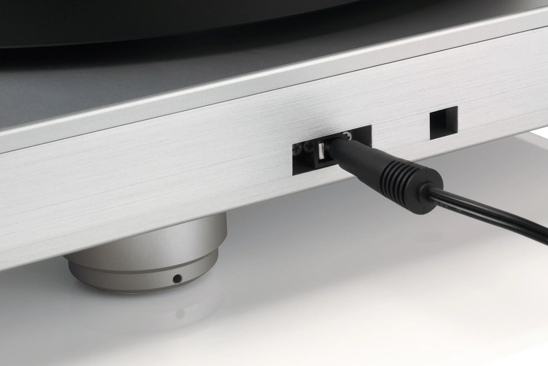 Clearaudio Performance DC Wood AiR Turntable - Image 4