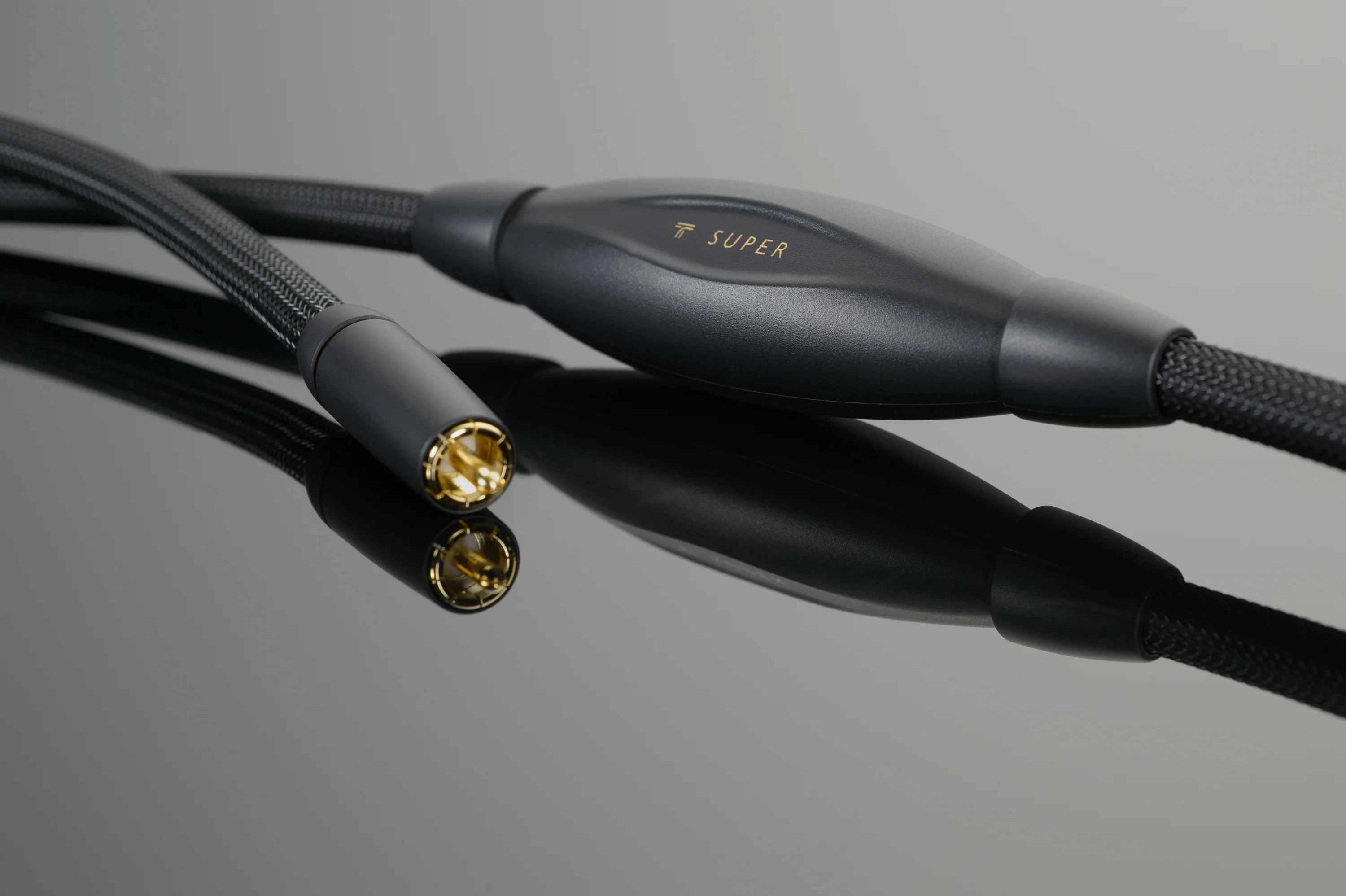 Transparent Super RCA Interconnect - Image 3