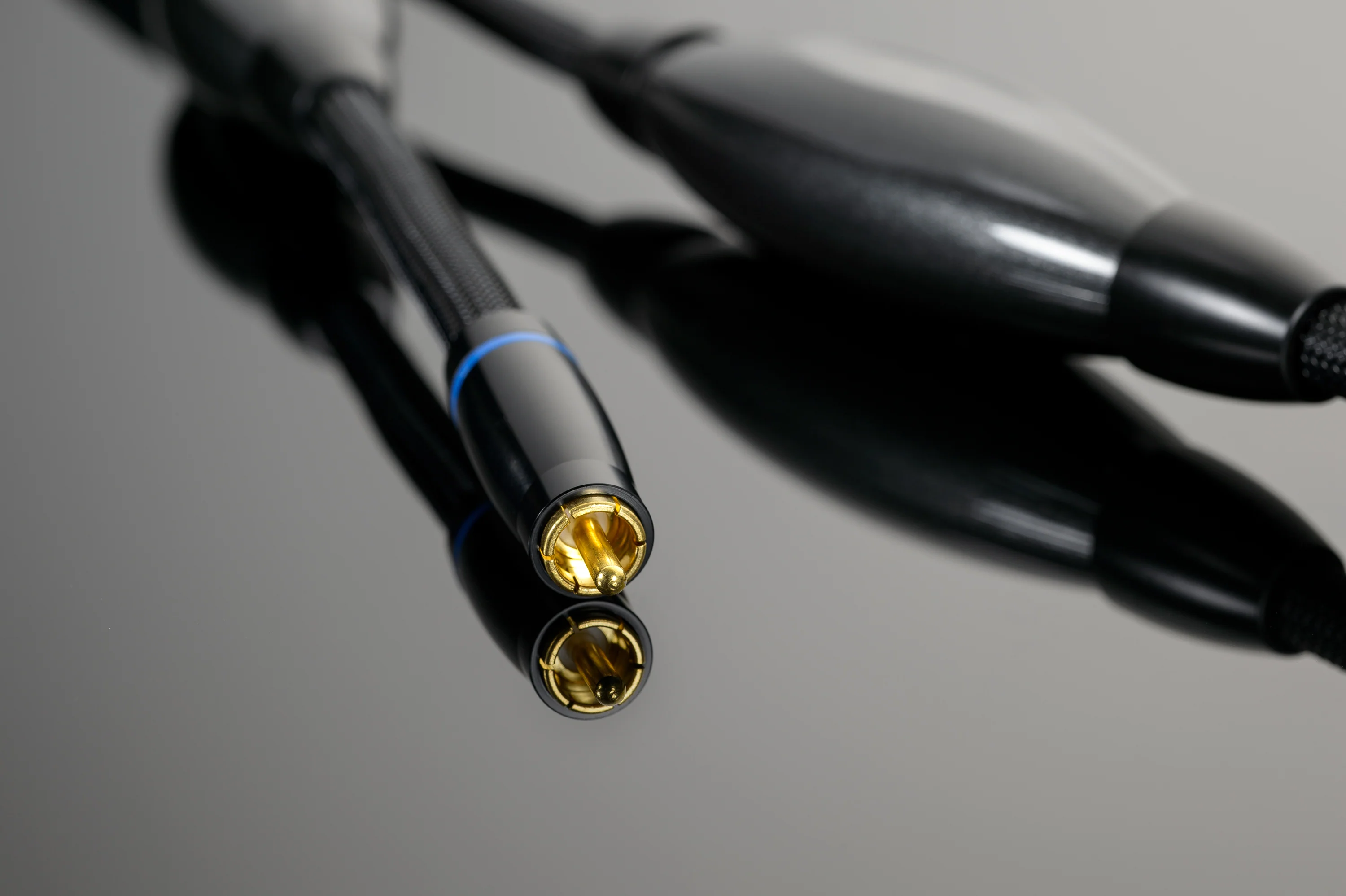 Transparent XL RCA Interconnect - Image 3